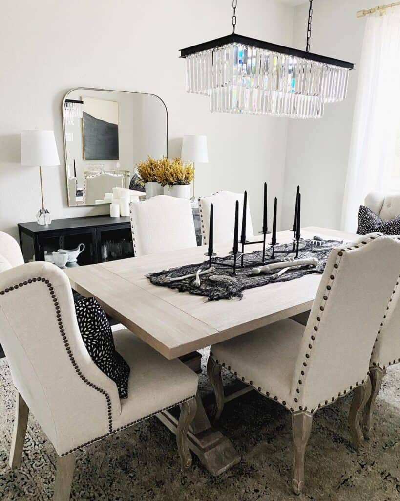 33 Brilliant Black and White Centerpieces to Decorate a Table