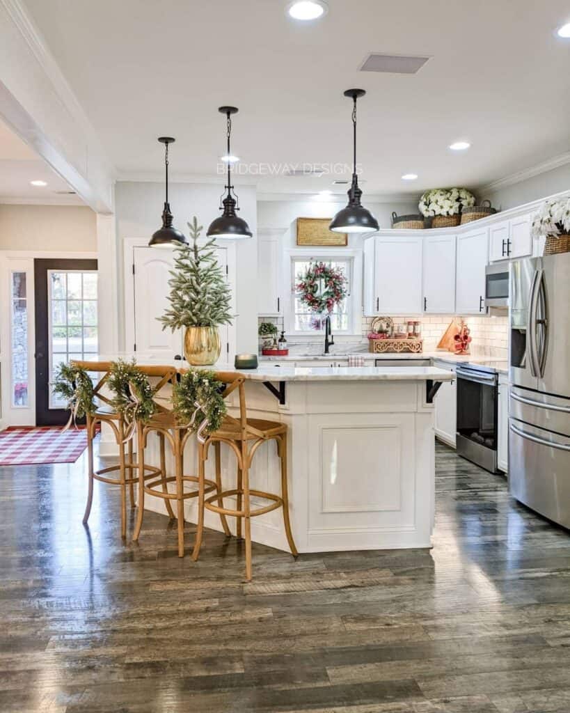 32 Farmhouse White Kitchen Cabinets You’ll Fall In Love With