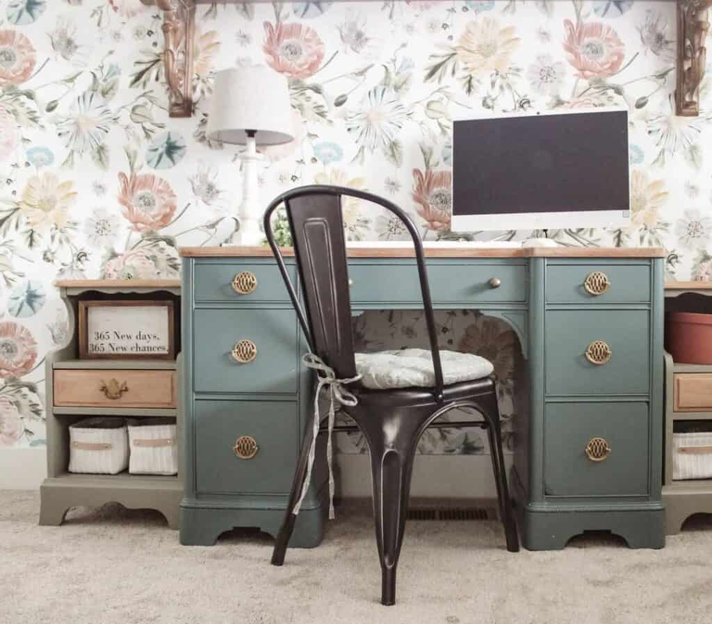 34 Farmhouse Desks for Even the Most Challenging Spaces