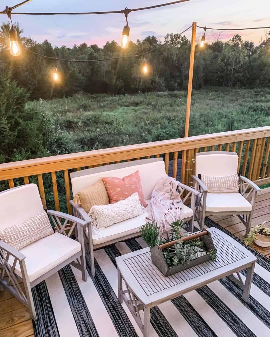 35 Spectacular Farmhouse Outdoor Lighting Ideas That Shine