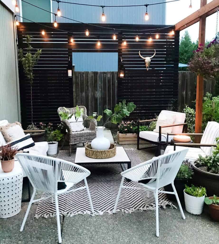 35 Spectacular Farmhouse Outdoor Lighting Ideas That Shine
