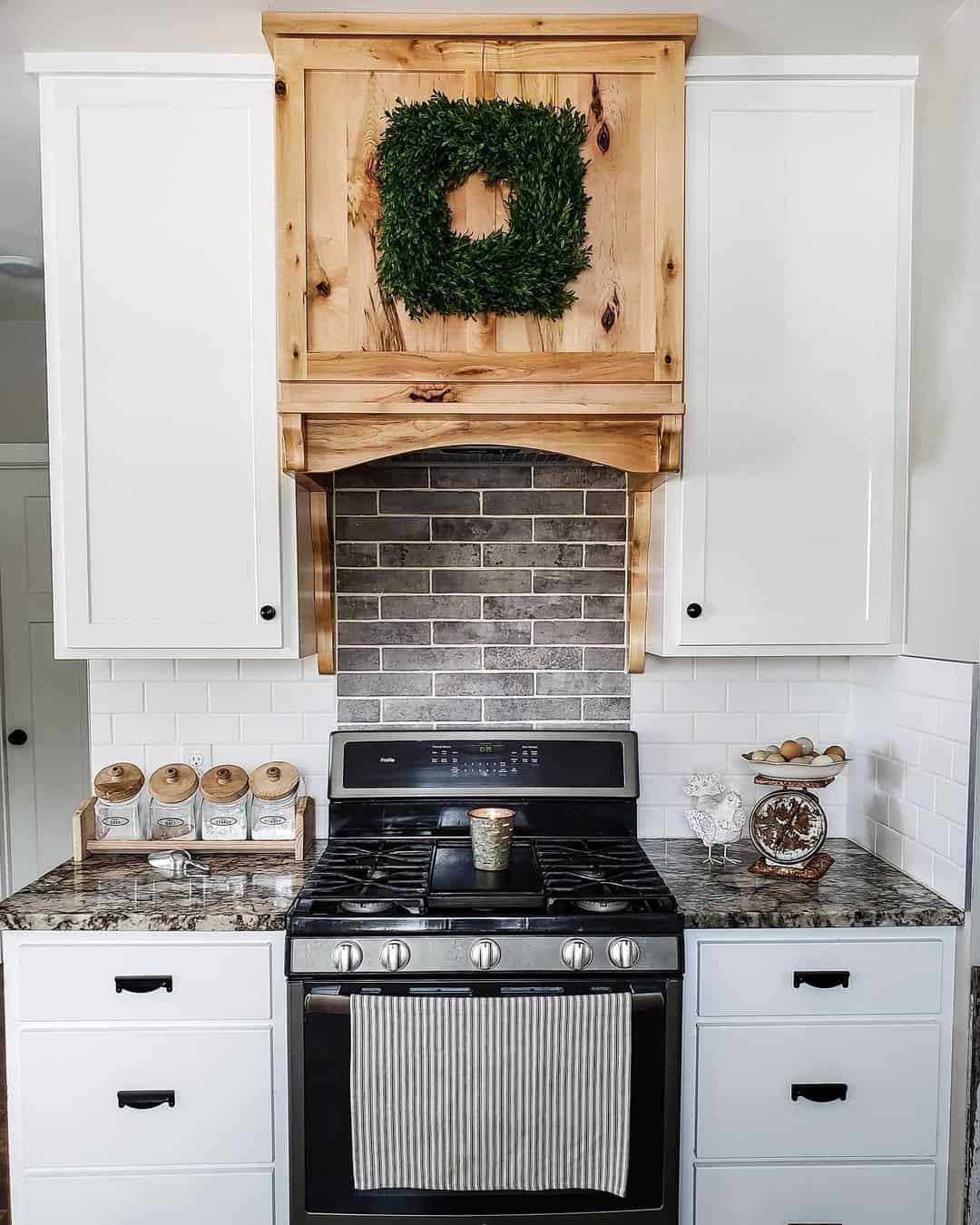 35 Wood Hood Vent Cover Ideas for an Inviting Kitchen
