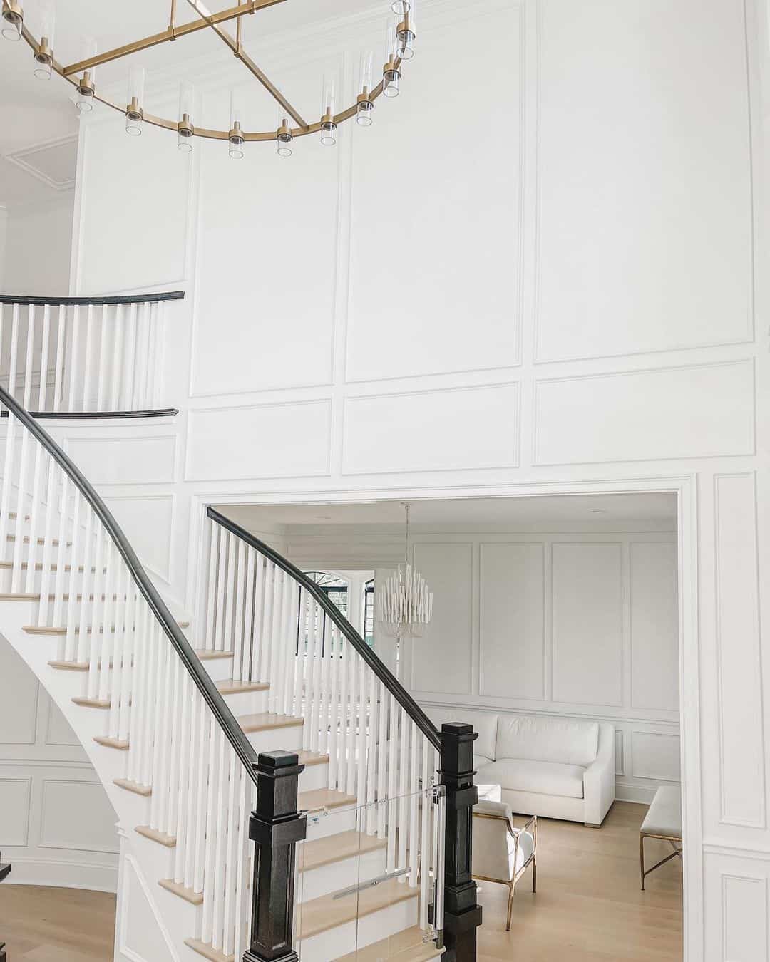 33 White and Wood Staircase Ideas to Step into a Classic Look