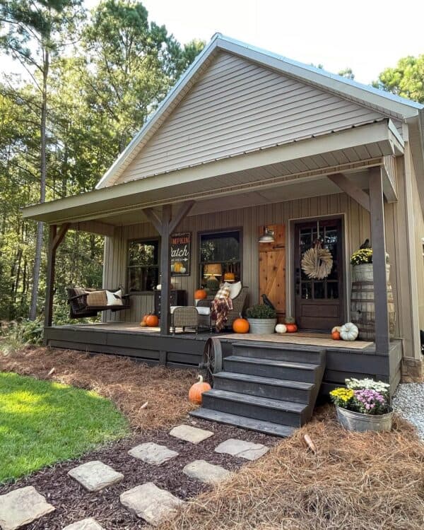 35 Spectacular Farmhouse Outdoor Lighting Ideas That Shine