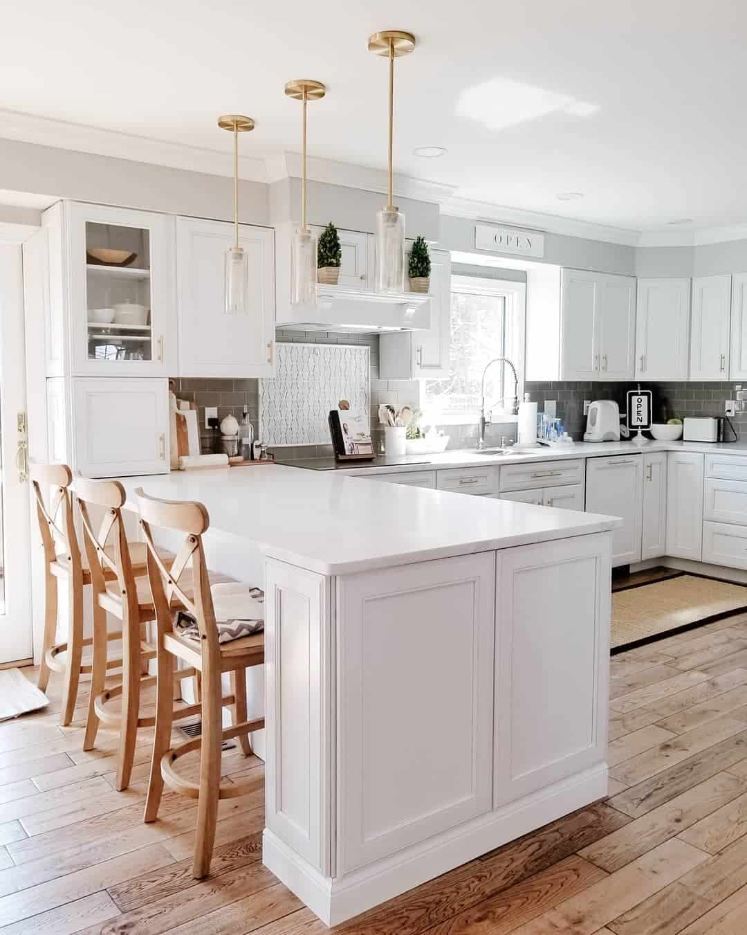 35 Functional Kitchen Peninsula Ideas You Need To See