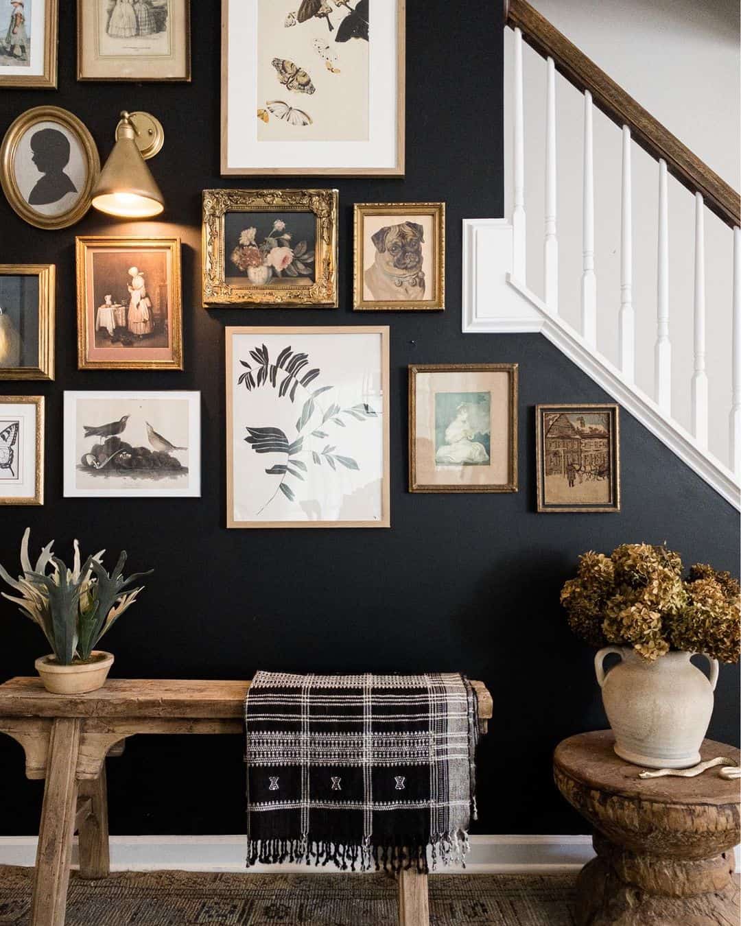 35 Sophisticated Black Wall Décor Ideas for Any Home