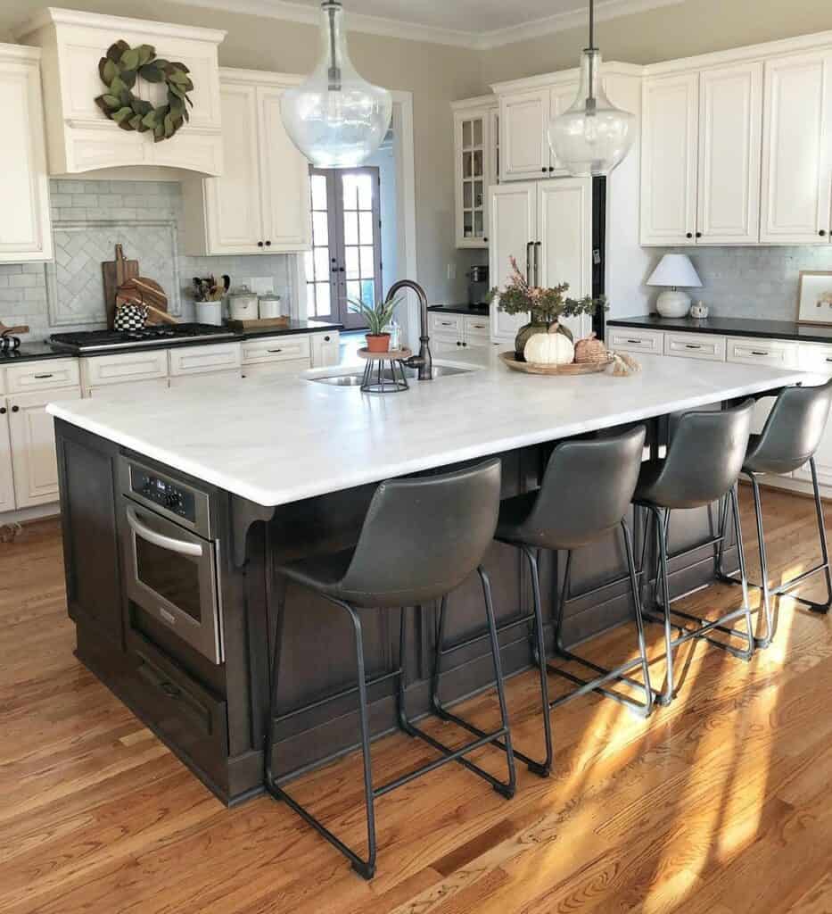 36 Charming Farmhouse Kitchen Island With Seating Options