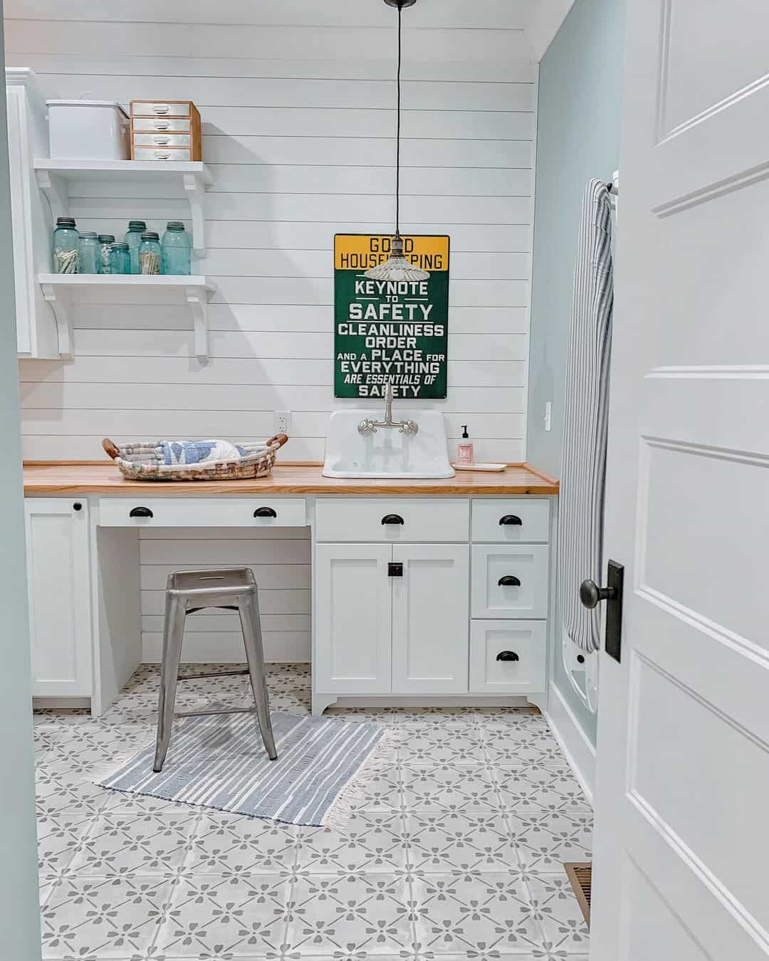 34 Shiplap Laundry Room Ideas For An Instant Home Makeover