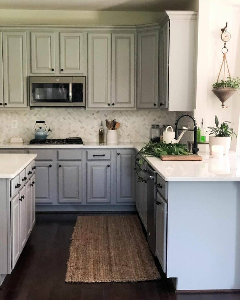 31 Light Grey Kitchen Cabinets for a Sophisticated Style