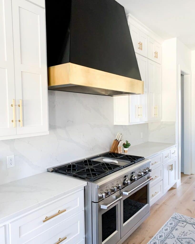 25 Gold Kitchen Hardware Ideas That Exude Opulence