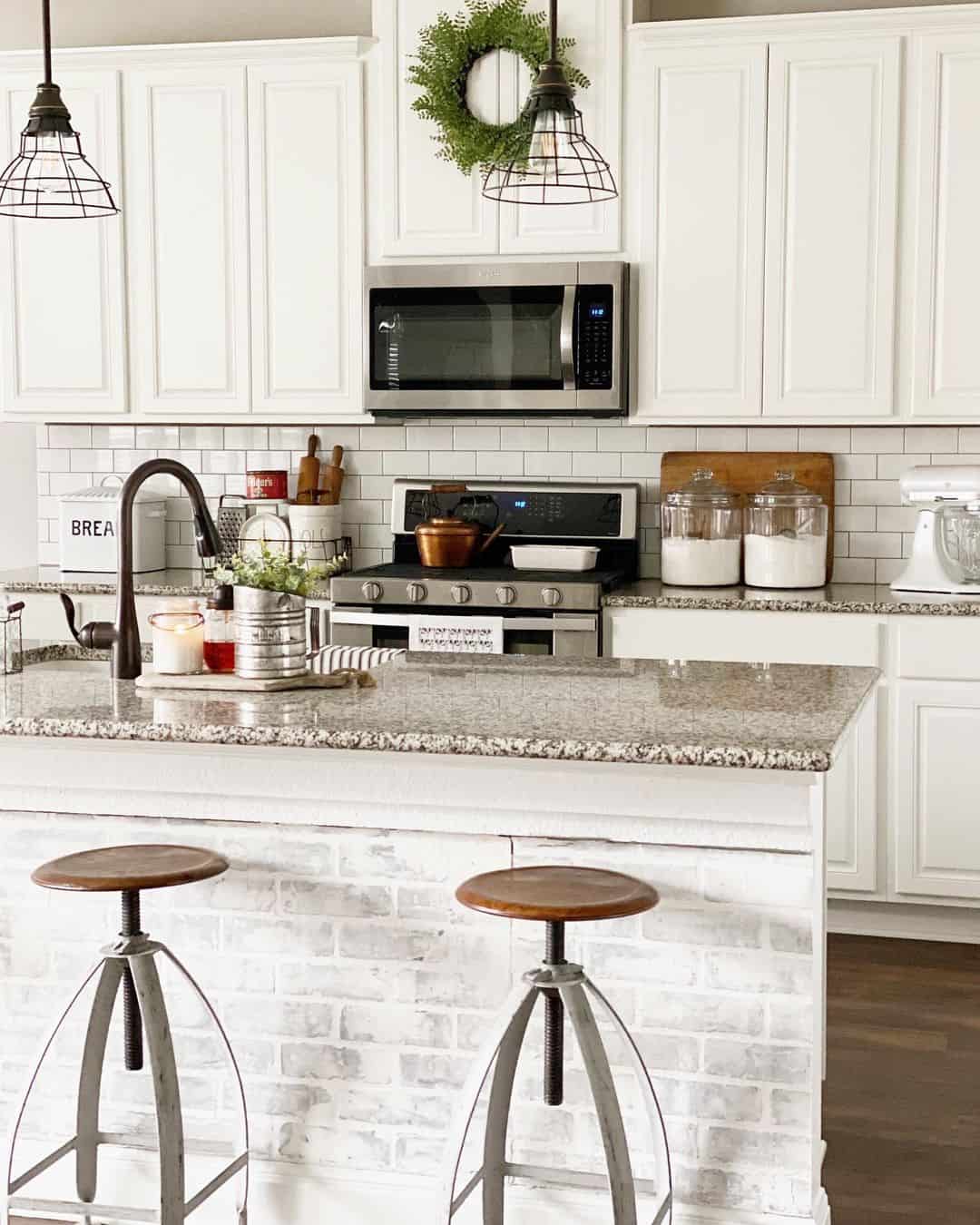 36 Charming Farmhouse Kitchen Island With Seating Options