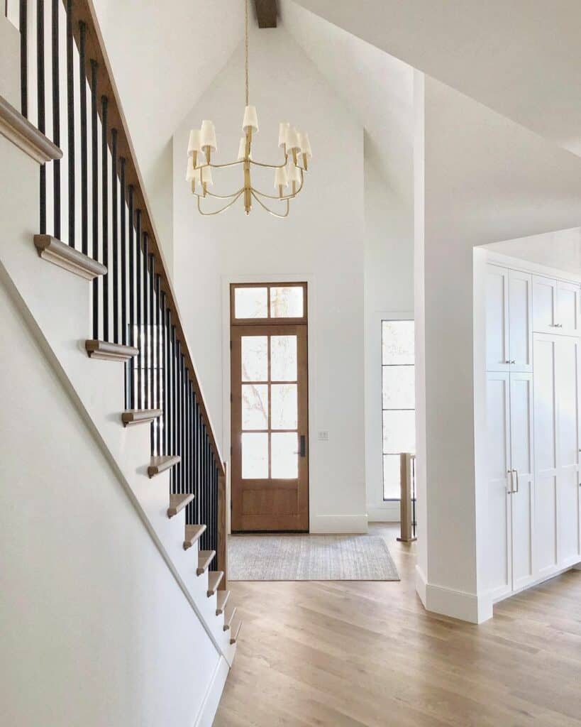 19 Modern Entryway Chandelier Ideas to Brighten Your Foyer