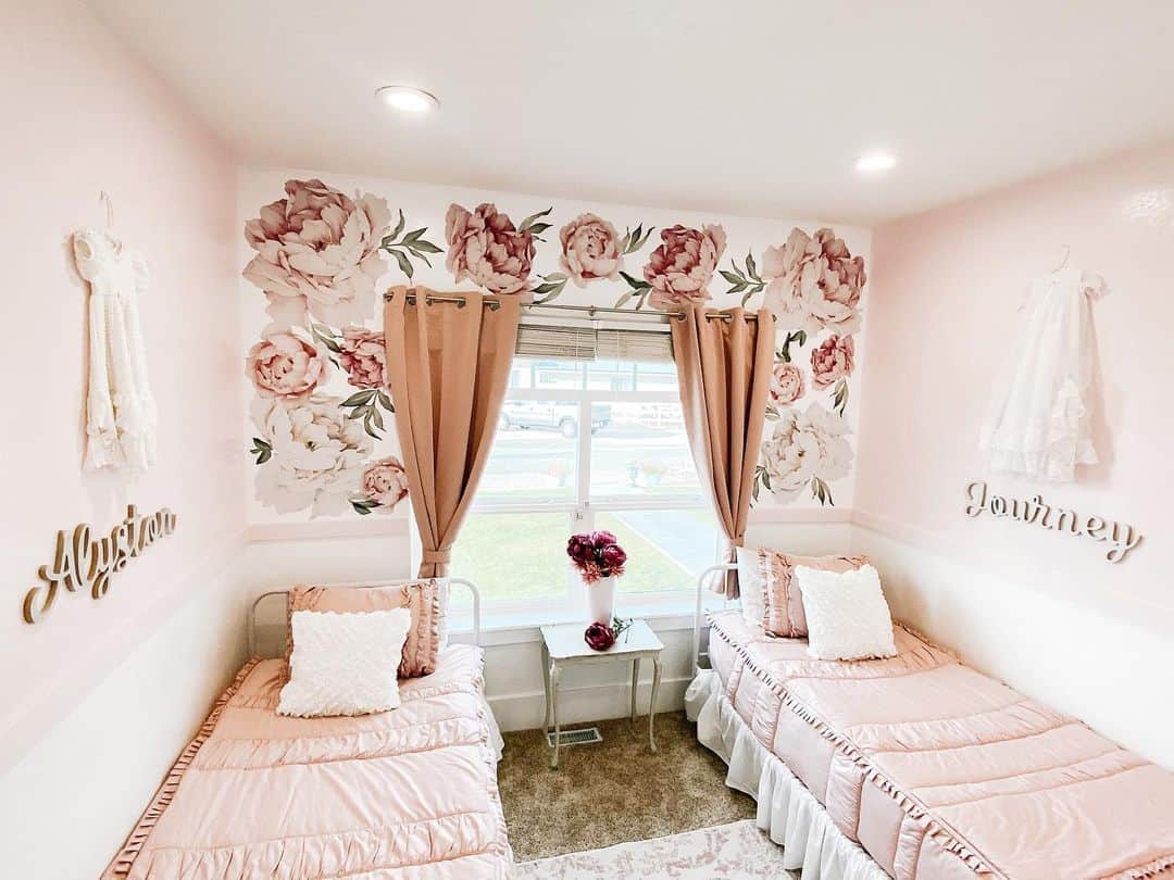 16 Arrangement Ideas for Two Beds in One Small Room