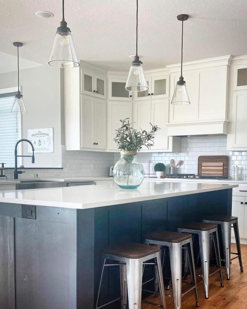 29 Black and White Farmhouse Kitchen Ideas for Your Home