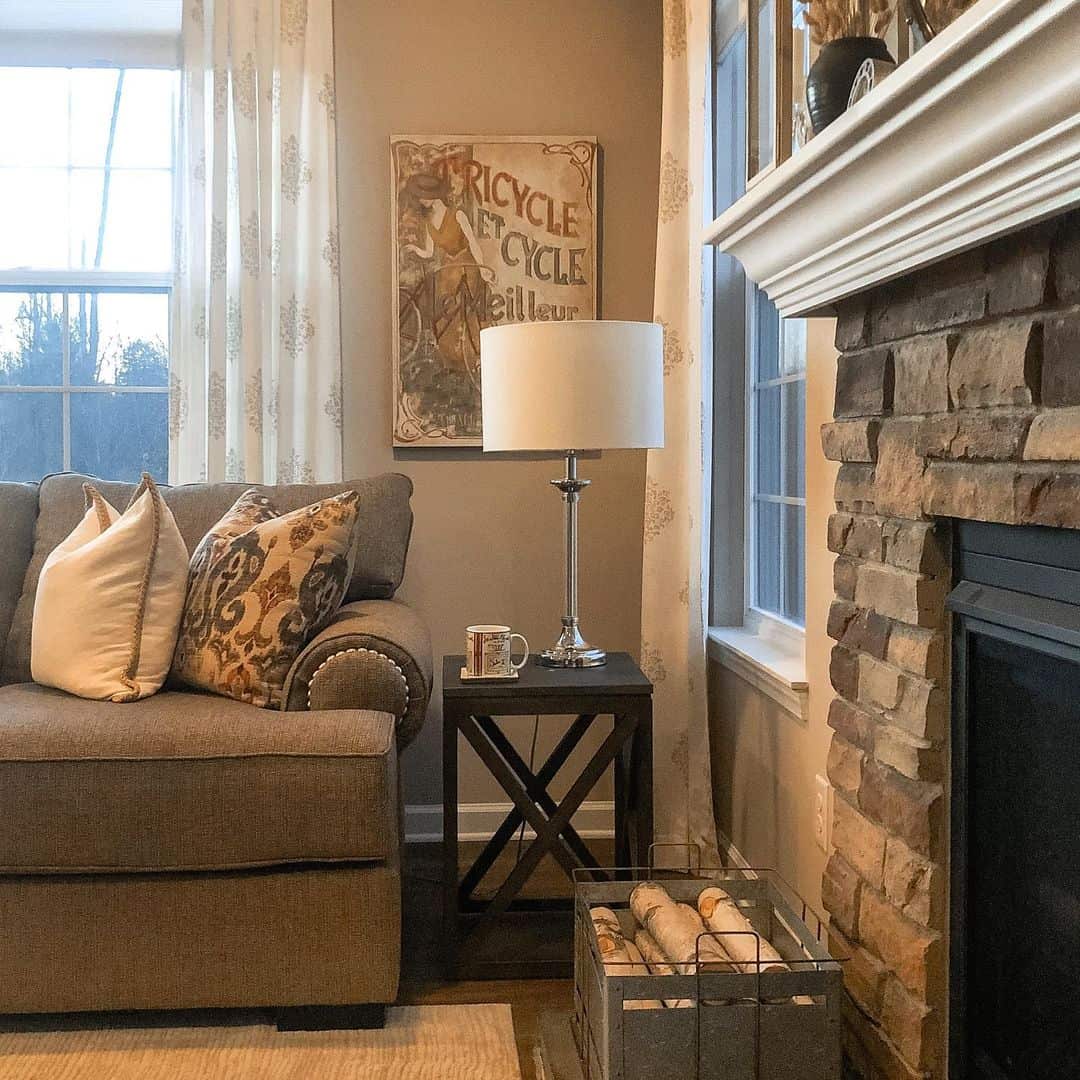 28 Beautiful Black End Tables to Grace Your Living Room