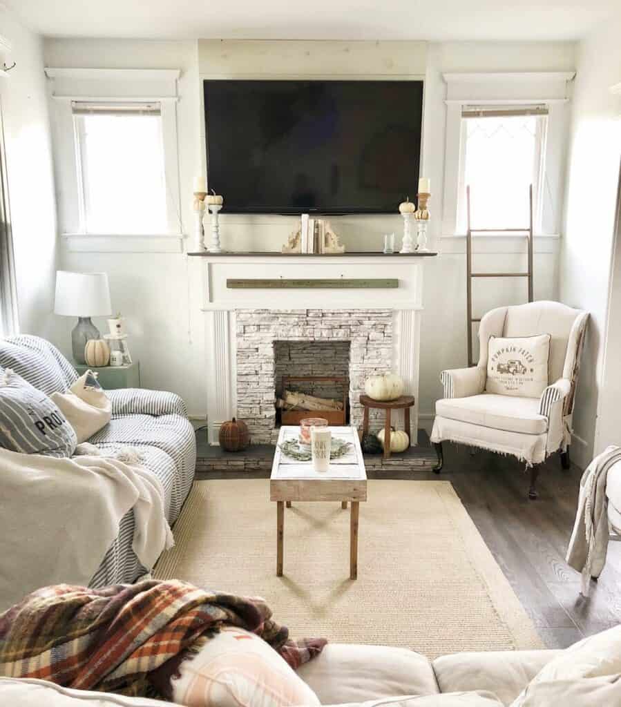23 Small Living Room with TV Ideas to Maximize your Space