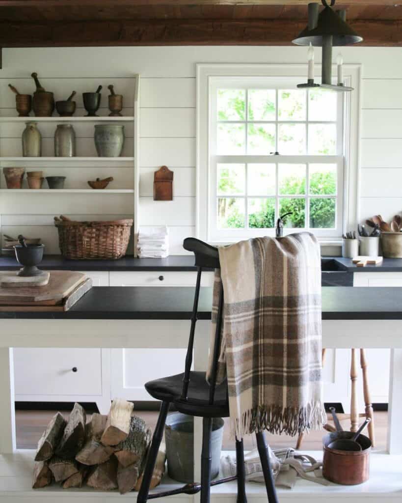 29 Black and White Farmhouse Kitchen Ideas for Your Home