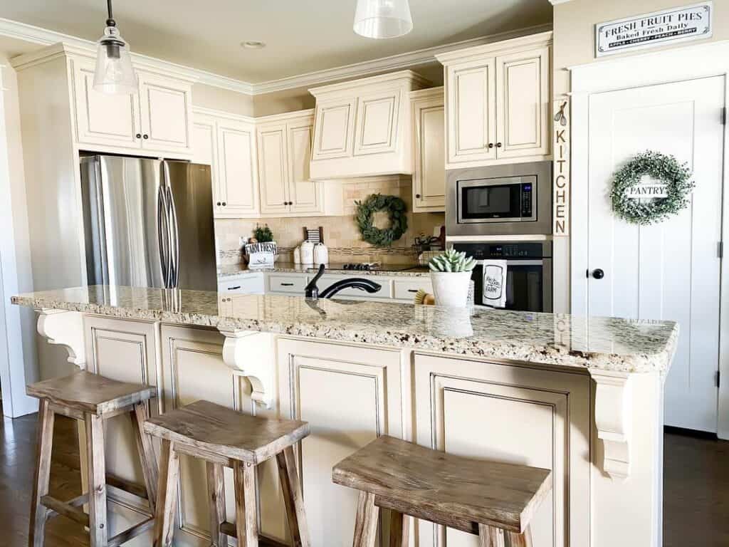 34 Off-White Kitchen Cabinets for a New Take on White