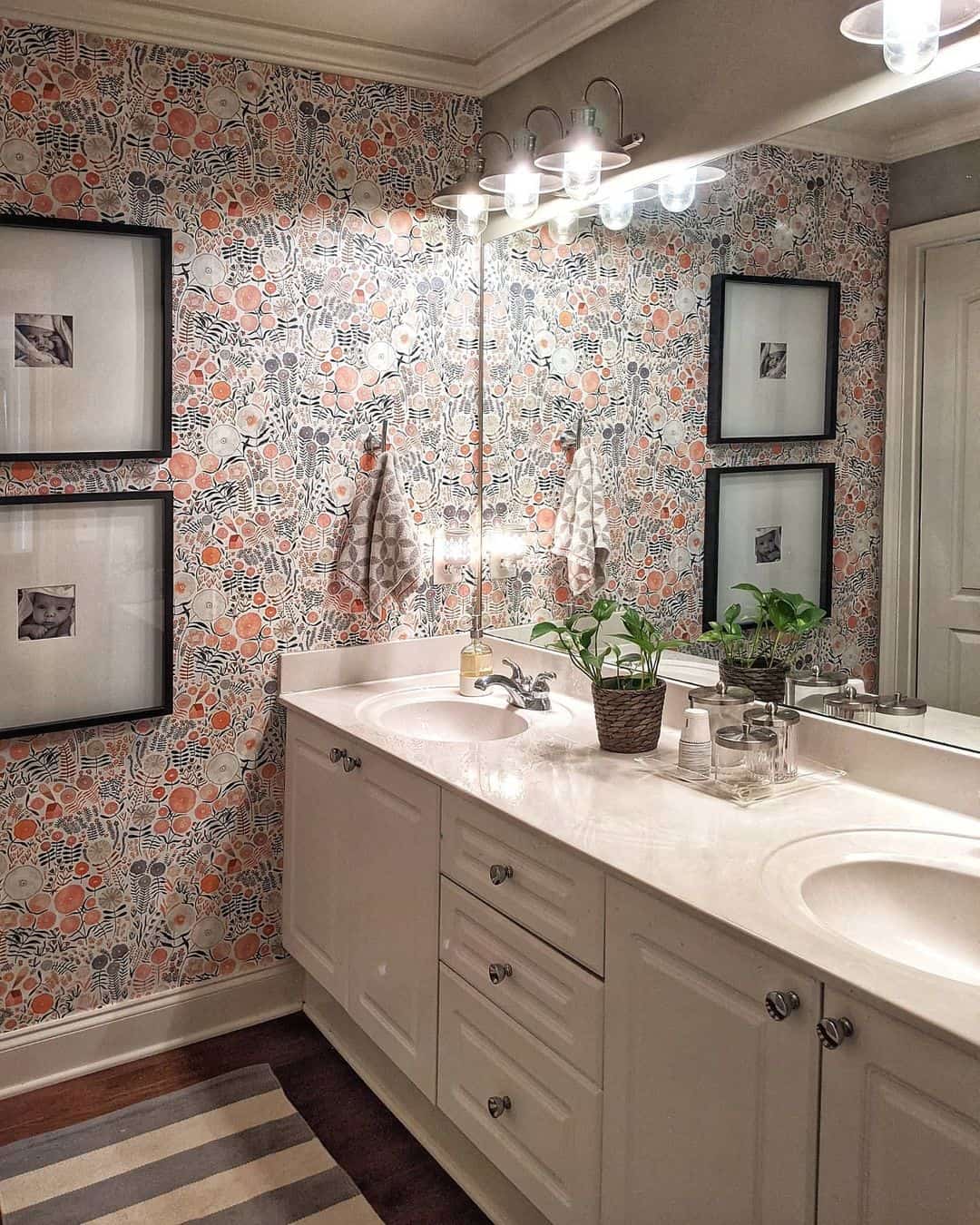32 Farmhouse Bathroom Wall Décor Ideas That Make a Statement