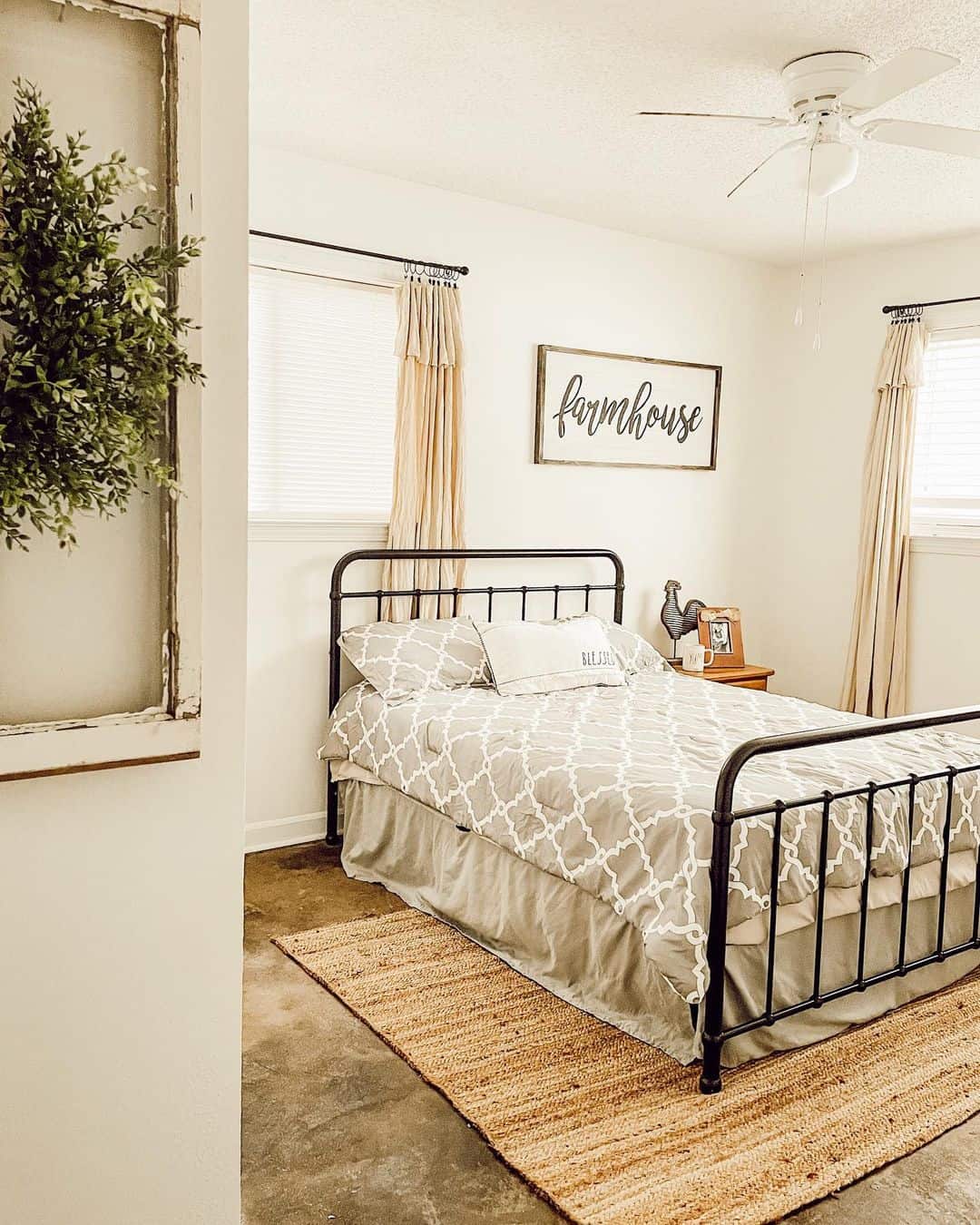 30 Charming Small Guest Bedroom Ideas for a Cozy Space