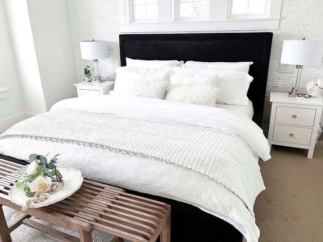 27 Black and White Bedroom Ideas That Are Cozy and Versatile