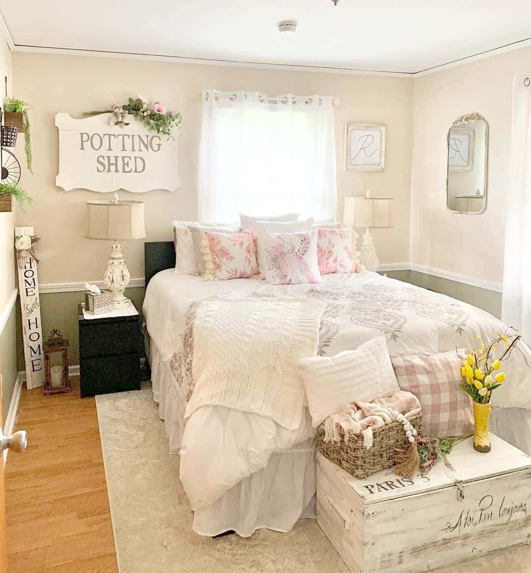 30 Charming Small Guest Bedroom Ideas for a Cozy Space