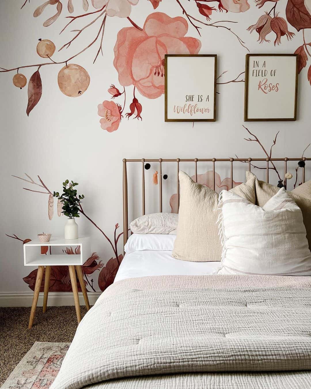 26 Modern Bedroom Wallpaper Ideas to Amplify Your Space