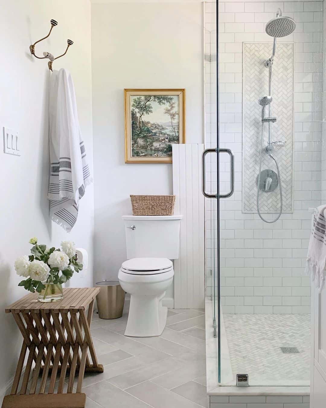 30 Bathroom Art Ideas to Turn Your Bathroom into an Escape