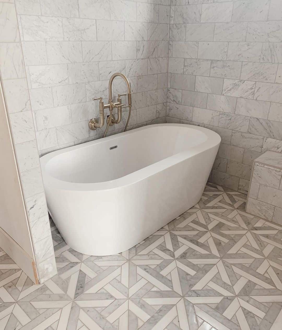 26 Design Inspirations for a Freestanding Tub With Shower