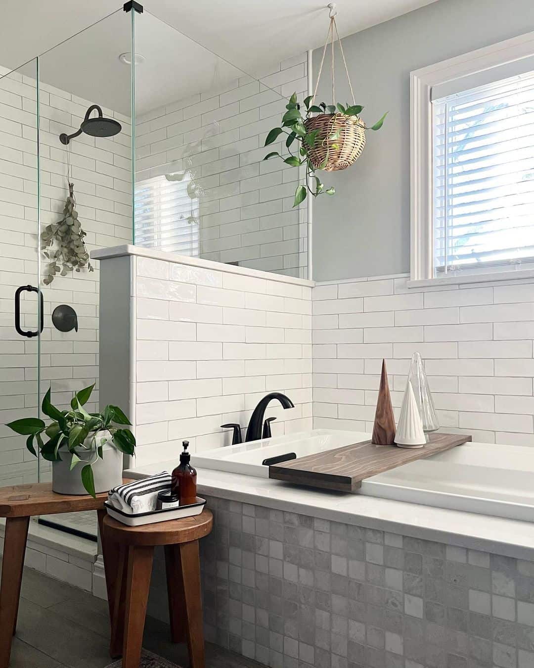 30 Grey and White Bathroom Ideas That Work for Any Style