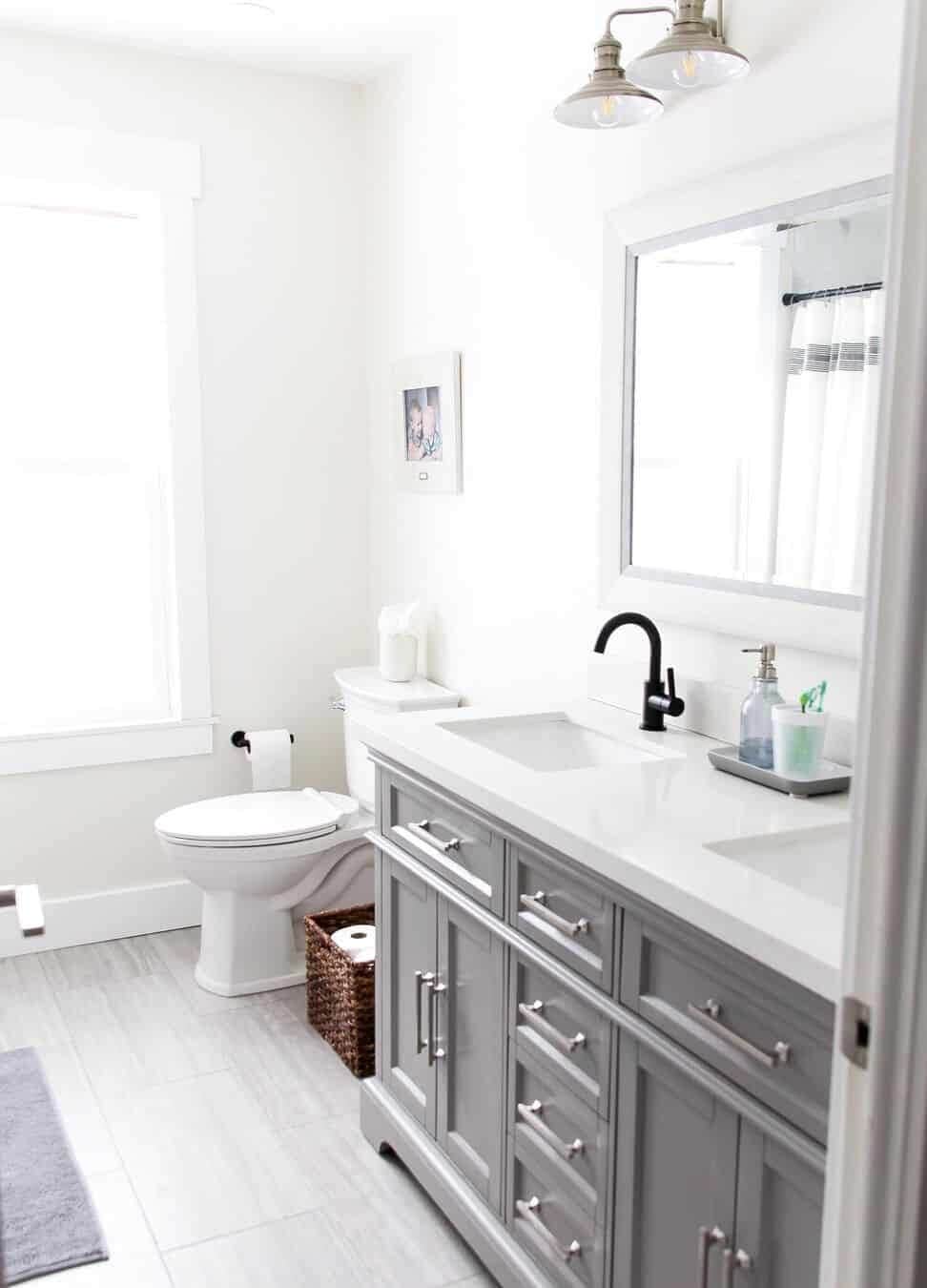 30 Grey and White Bathroom Ideas That Work for Any Style