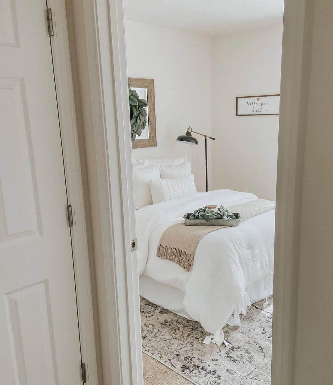 30 Charming Small Guest Bedroom Ideas for a Cozy Space