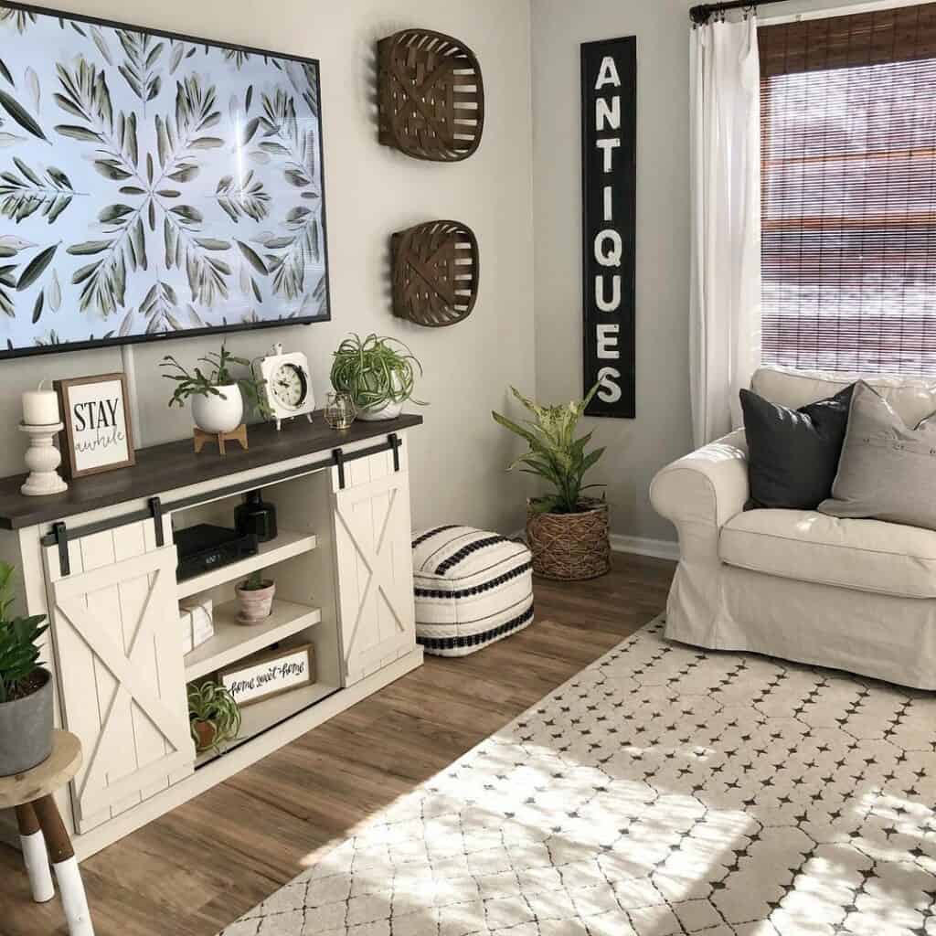 29 Comfortable Family Room Ideas With Tvs for All Ages