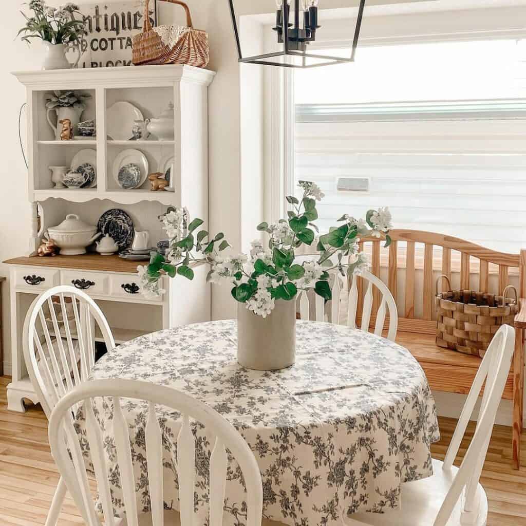 30 Spectacular Round Dining Table Centerpiece Ideas to Enhance Your Home