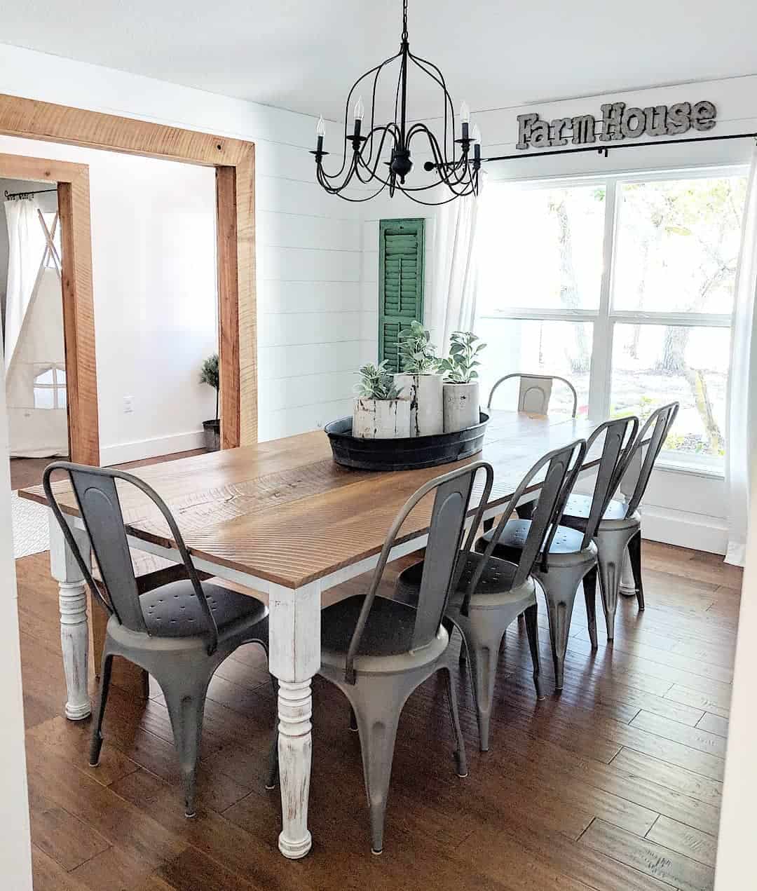 30 Simple Dining Table Centerpiece Ideas for a Welcoming Appeal