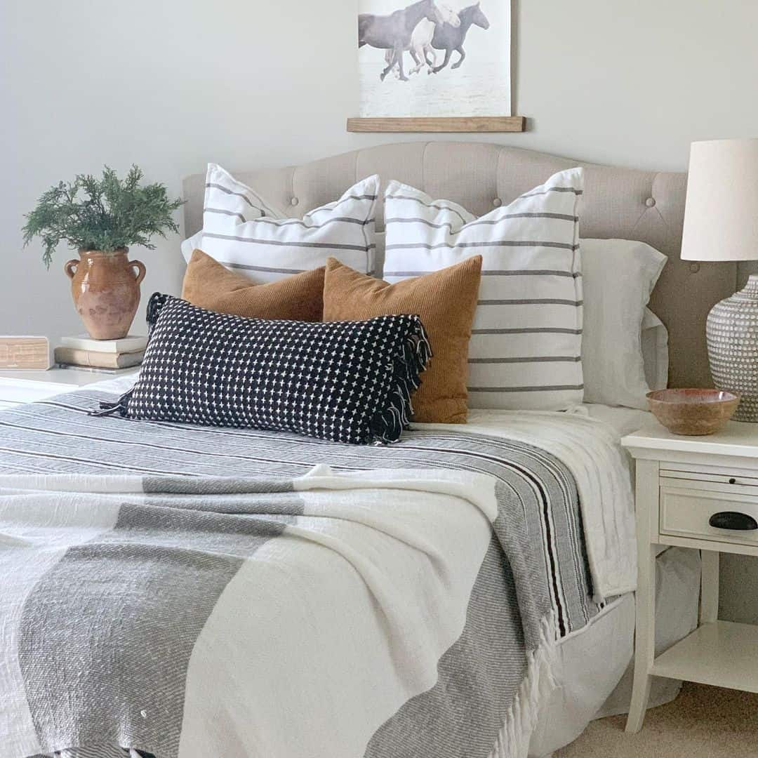 30 Grey and White Bedroom Ideas for Timeless Style
