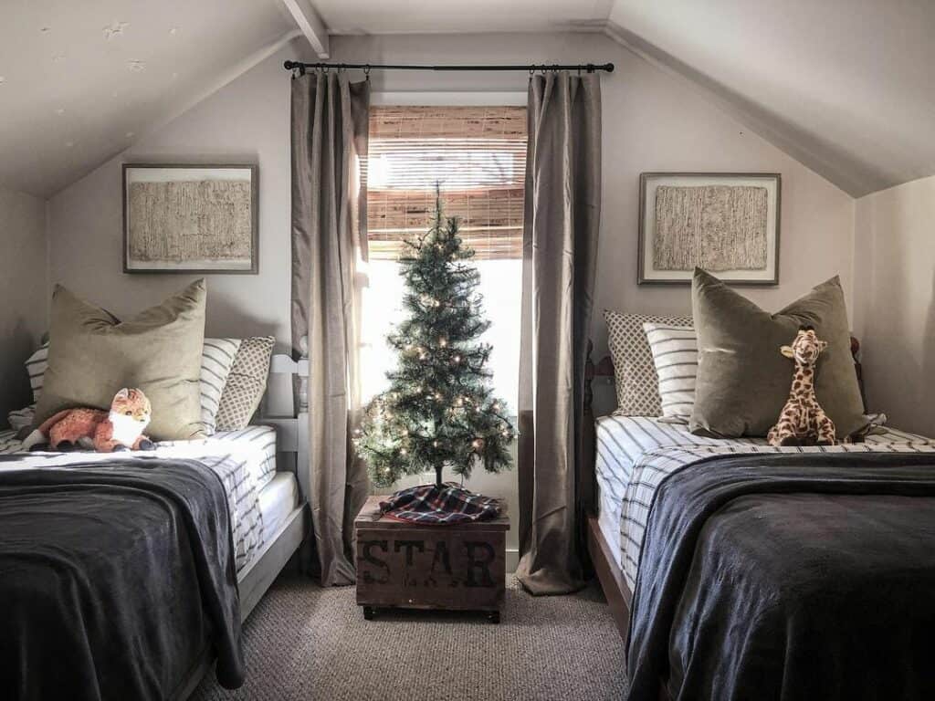 16 Arrangement Ideas for Two Beds in One Small Room