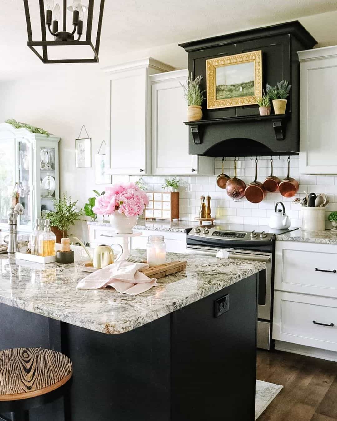 29 Black and White Farmhouse Kitchen Ideas for Your Home