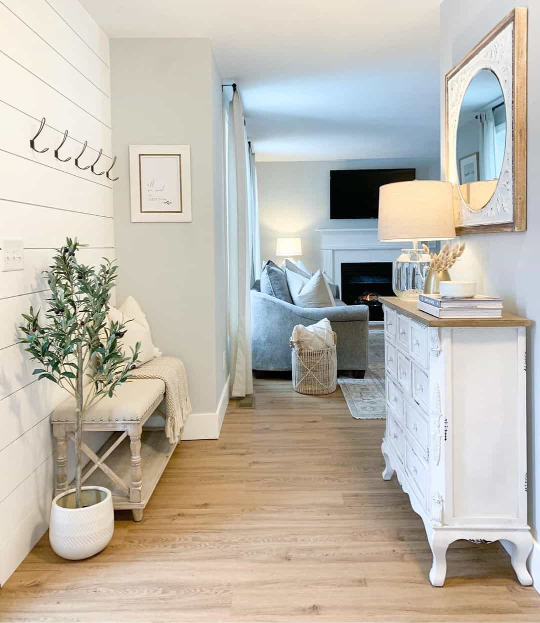 30 Entryway Wall Ideas for a Great First Impression