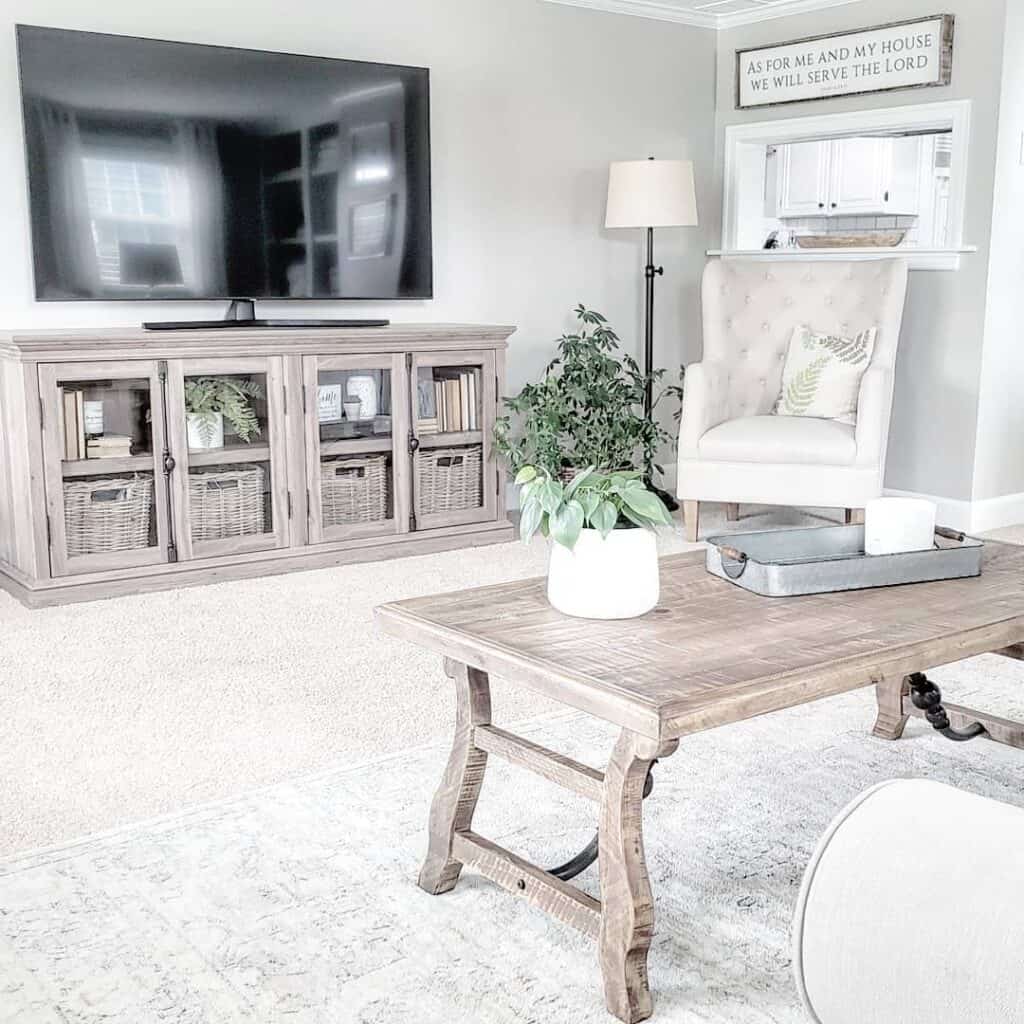 29 Comfortable Family Room Ideas With Tvs for All Ages