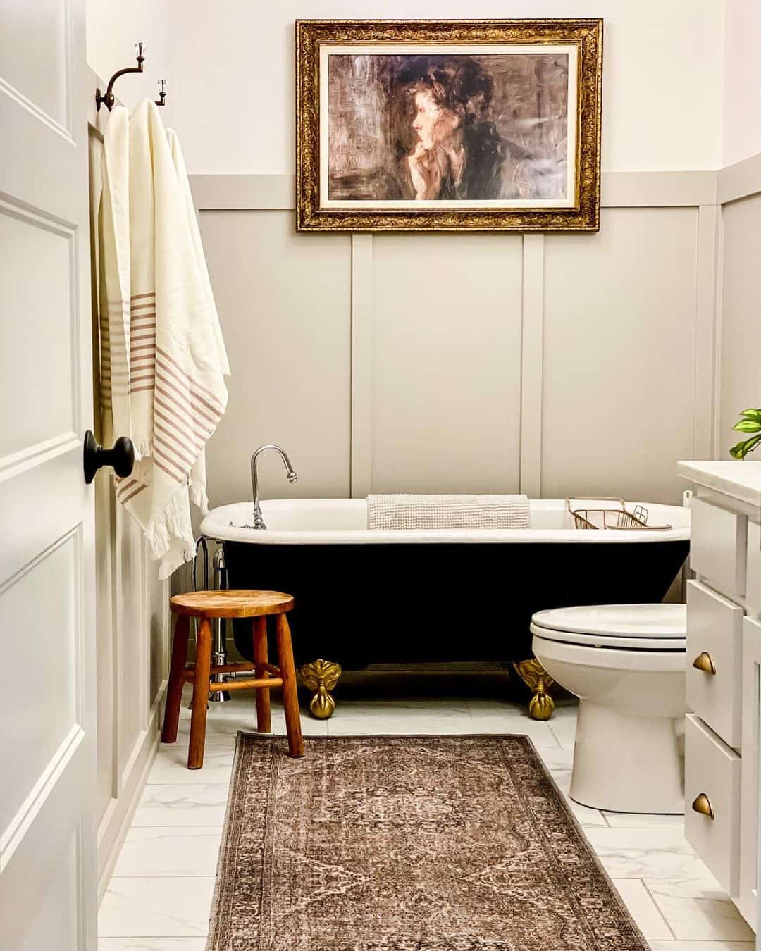 29 Wainscoting Bathroom Designs To Transform Your Space