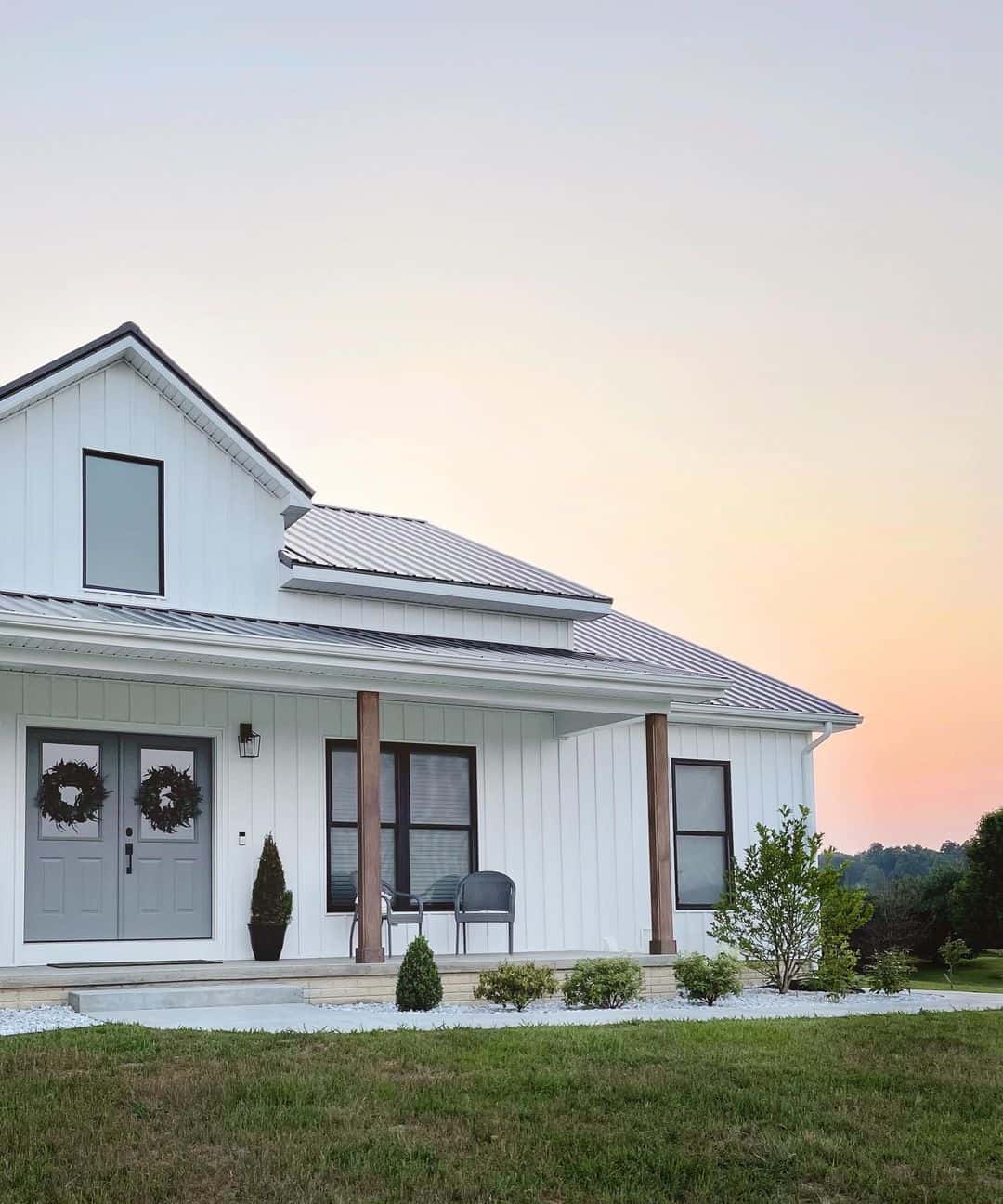 30 Farmhouse Porch Ideas for a Welcoming Home