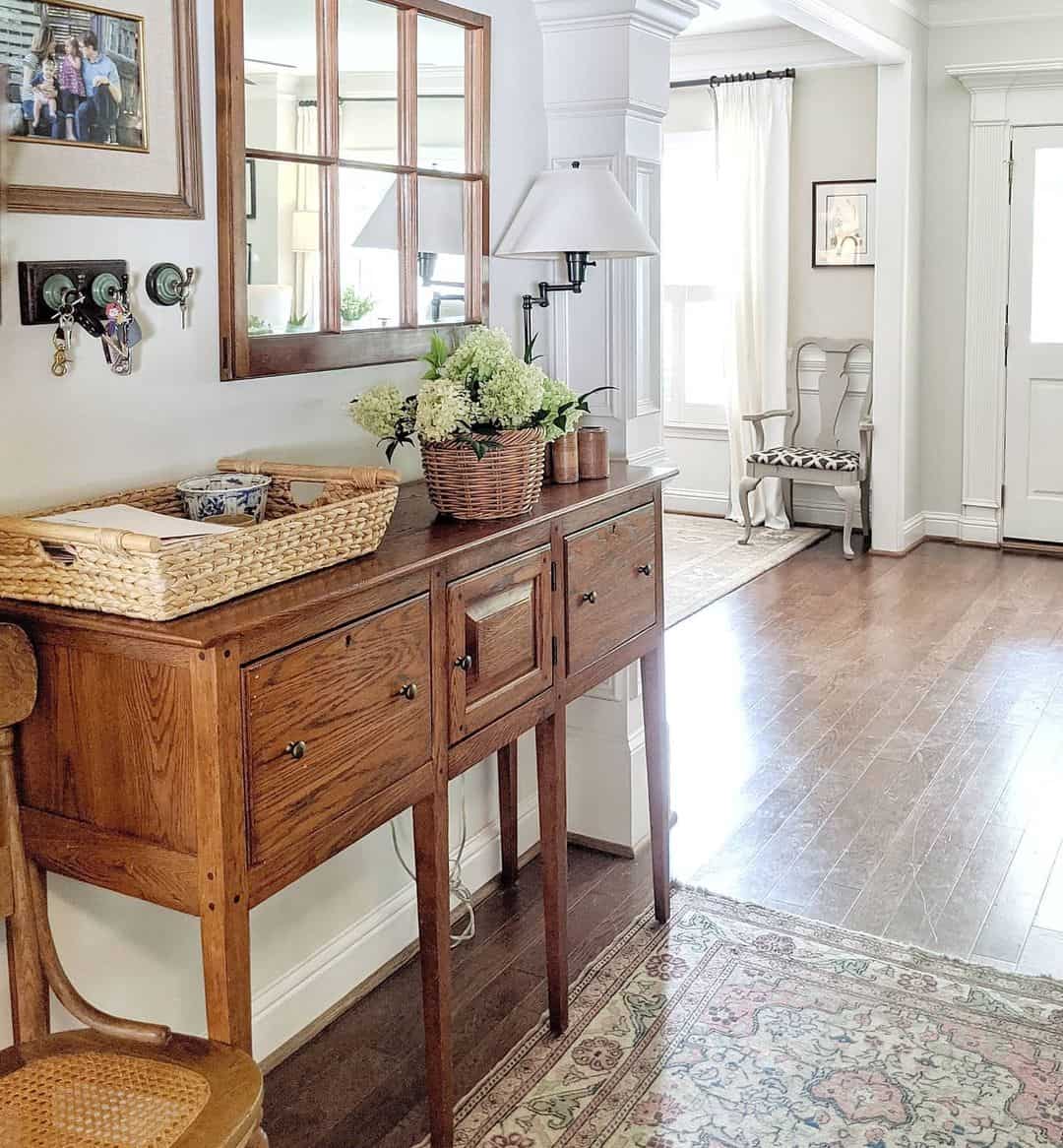 30 Brilliant Entryway Table Ideas To Fancy Up Your Home