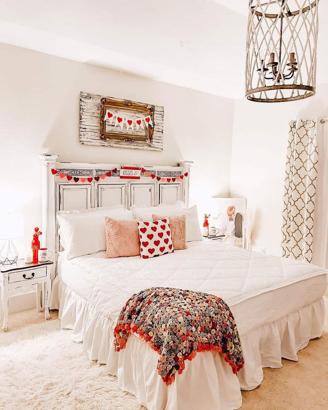 32 Above Bed Wall Décor Ideas for Every Style and Budget