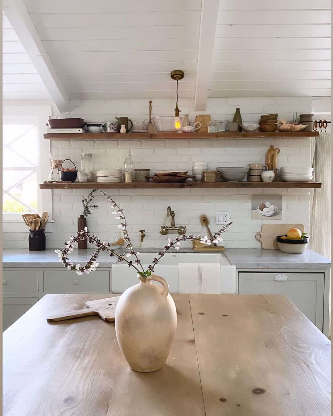 35 "Beautifunctional" Farmhouse Kitchen with Open Shelving Ideas