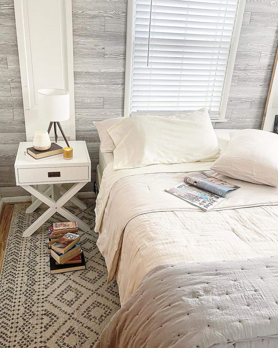 25 No Headboard Ideas for A Versatile and Modern Bedroom