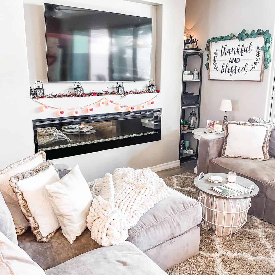 23 Small Living Room with TV Ideas to Maximize your Space