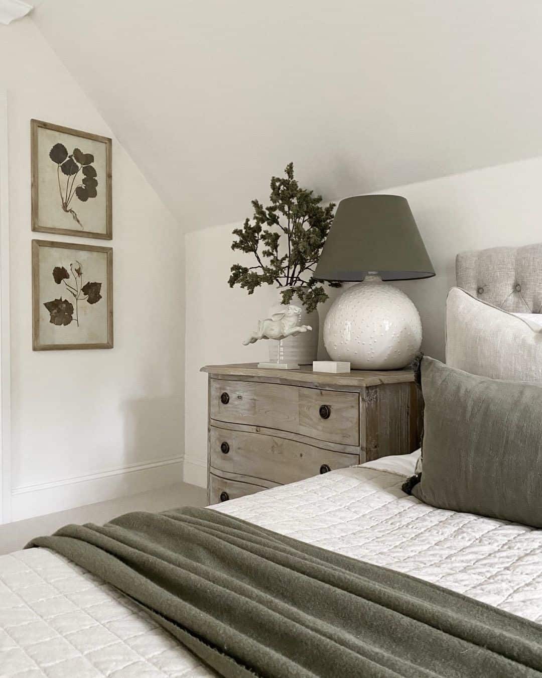 20 Green Bedroom Décor Ideas for an At-home Sanctuary