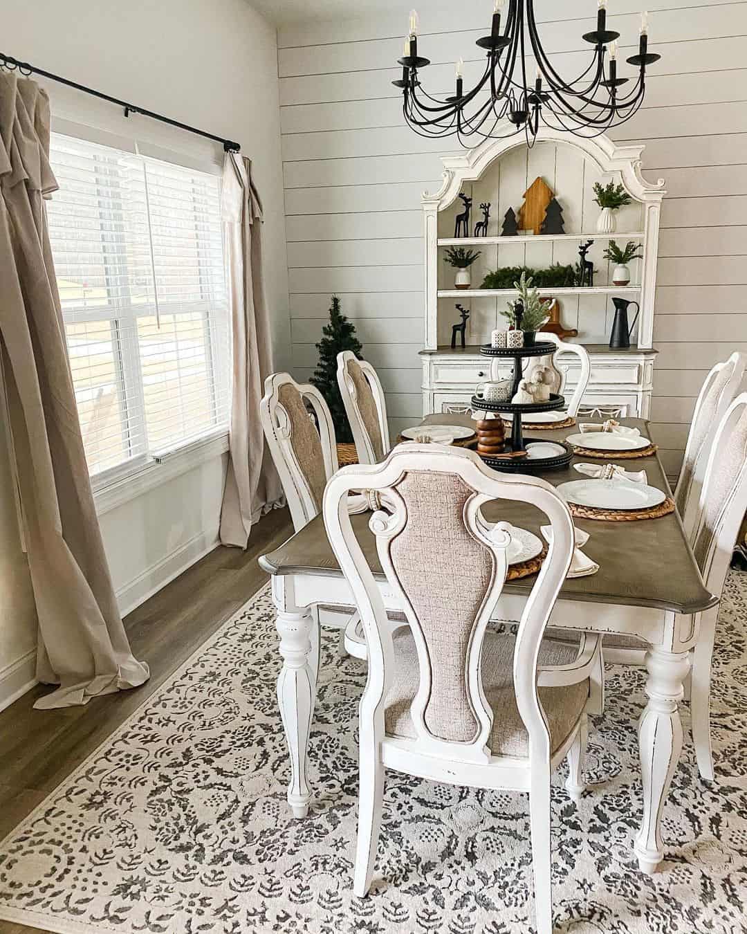 29 Dining Room Rug Ideas for Added Warmth, Interest, and Style