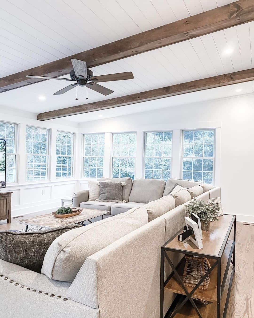 30 Calming Grey and White Living Room Styling Ideas